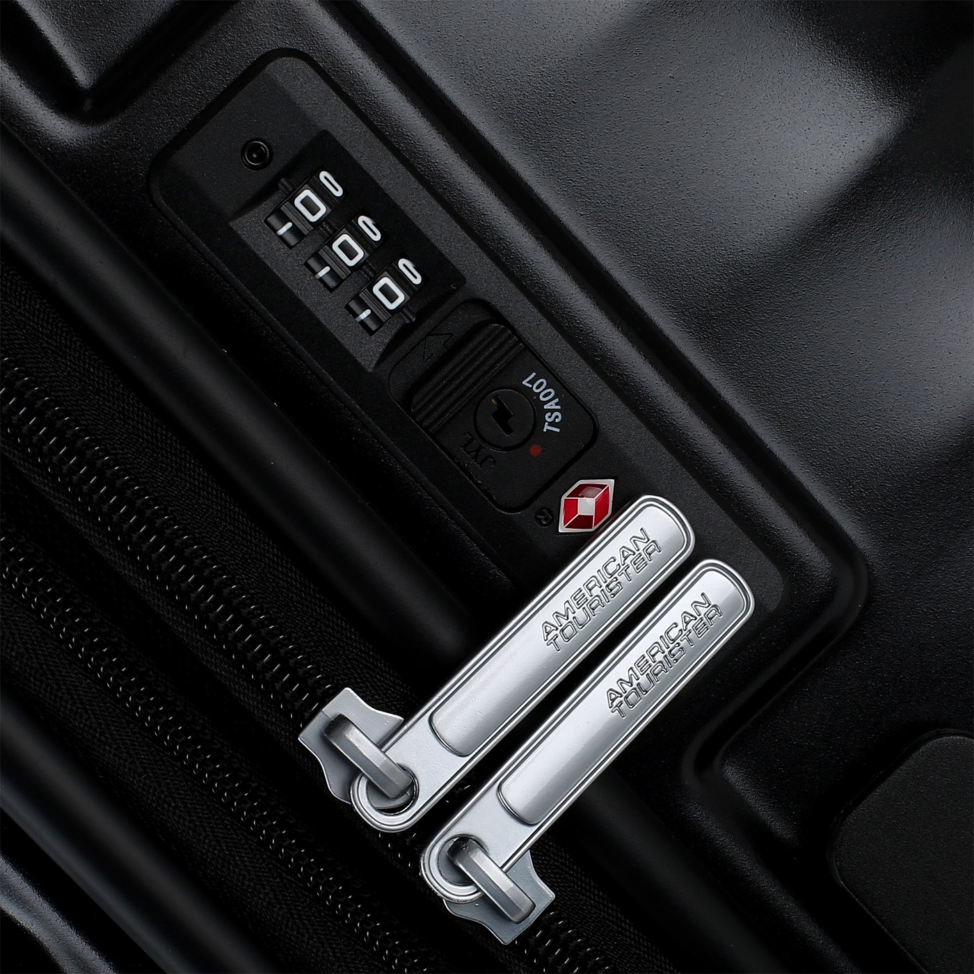 Чемодан средний M из ABS-пластика с кодовым замком American Tourister Jetglam