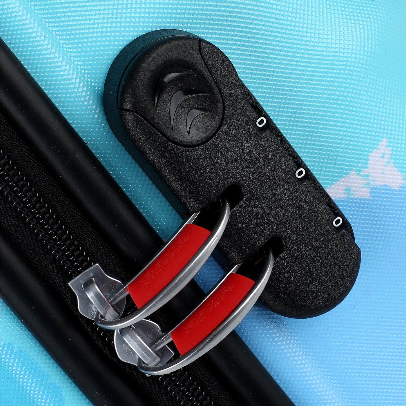 Чемодан для ручной клади из ABS-пластика с кодовым замком American Tourister Disney Legends