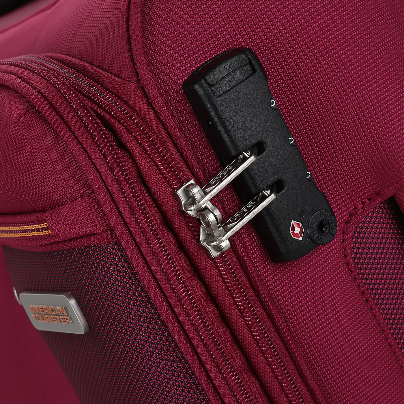 Чемодан маленький S тканевый с кодовым замком American Tourister Sens