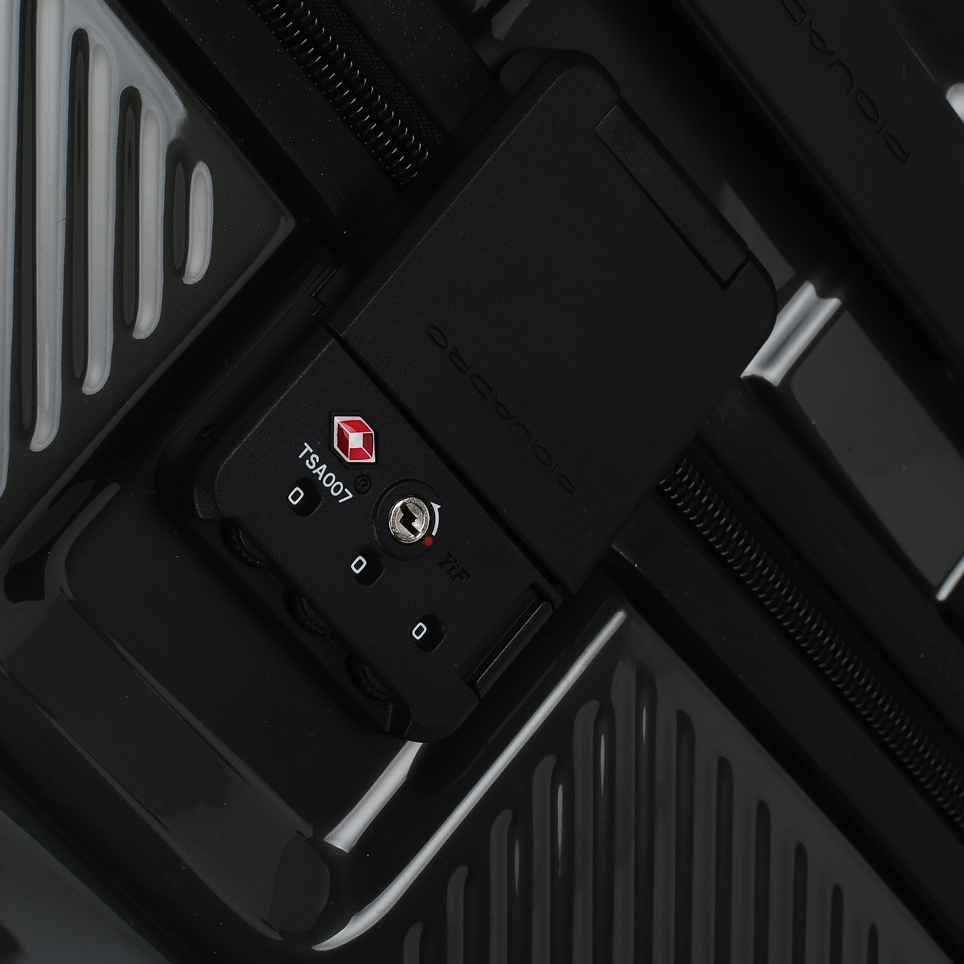 Чемодан большой L из поликарбоната с кодовым замком Piquadro Cubica