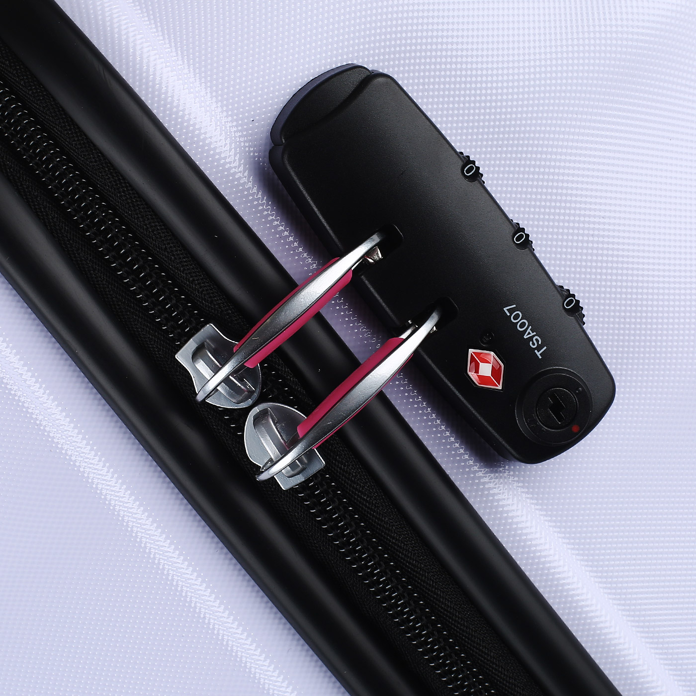 Чемодан большой L из ABS-пластика с кодовым замком American Tourister Disney Legends