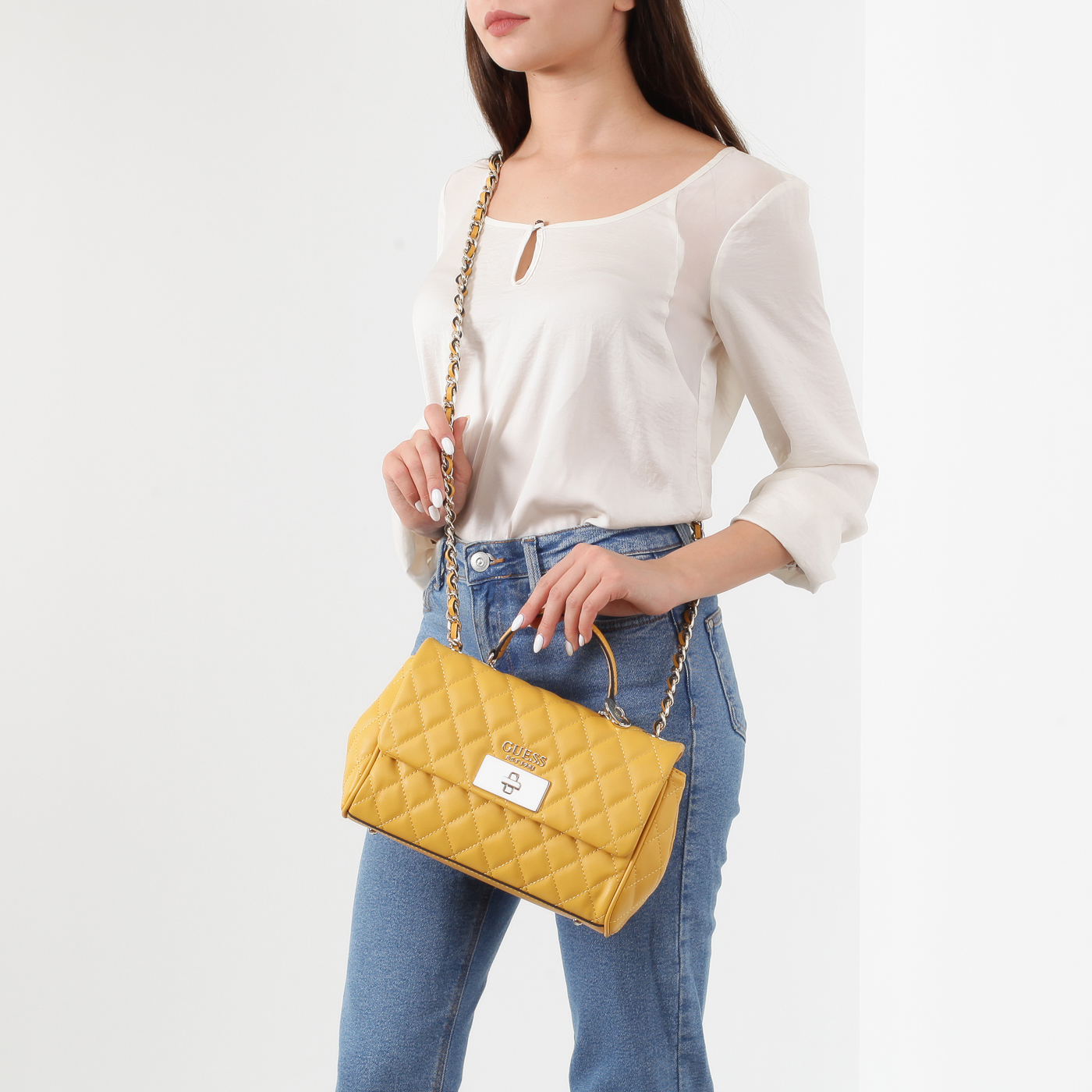 Стеганая сумочка с откидным клапаном Guess Sweet Candy