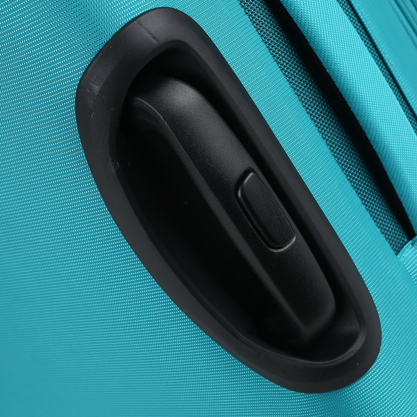 Чемодан средний M тканевый с кодовым замком American Tourister Sens