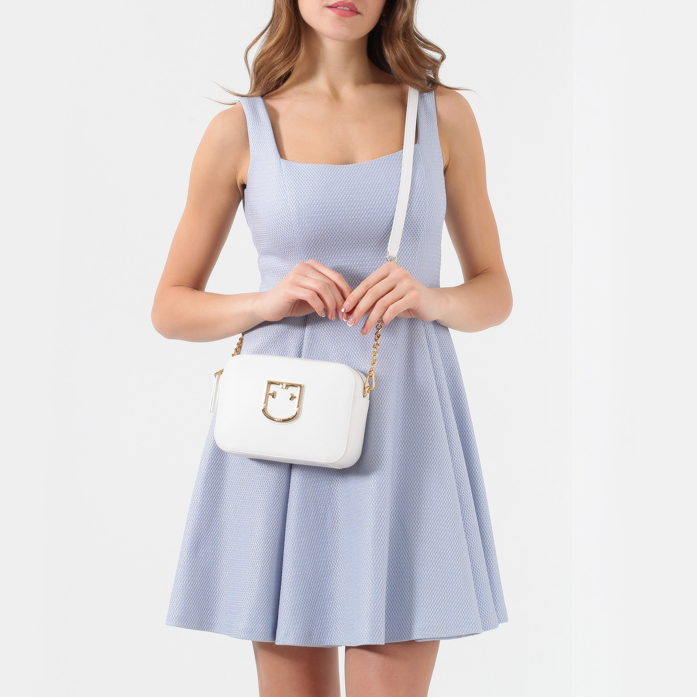 Белая кожаная сумочка Furla Brava