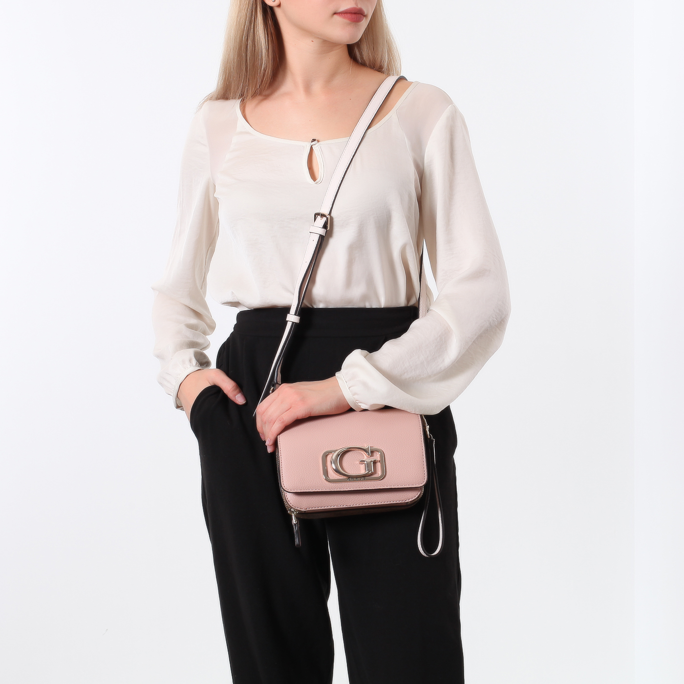 Сумочка с ремешком для запястья Guess Annarita