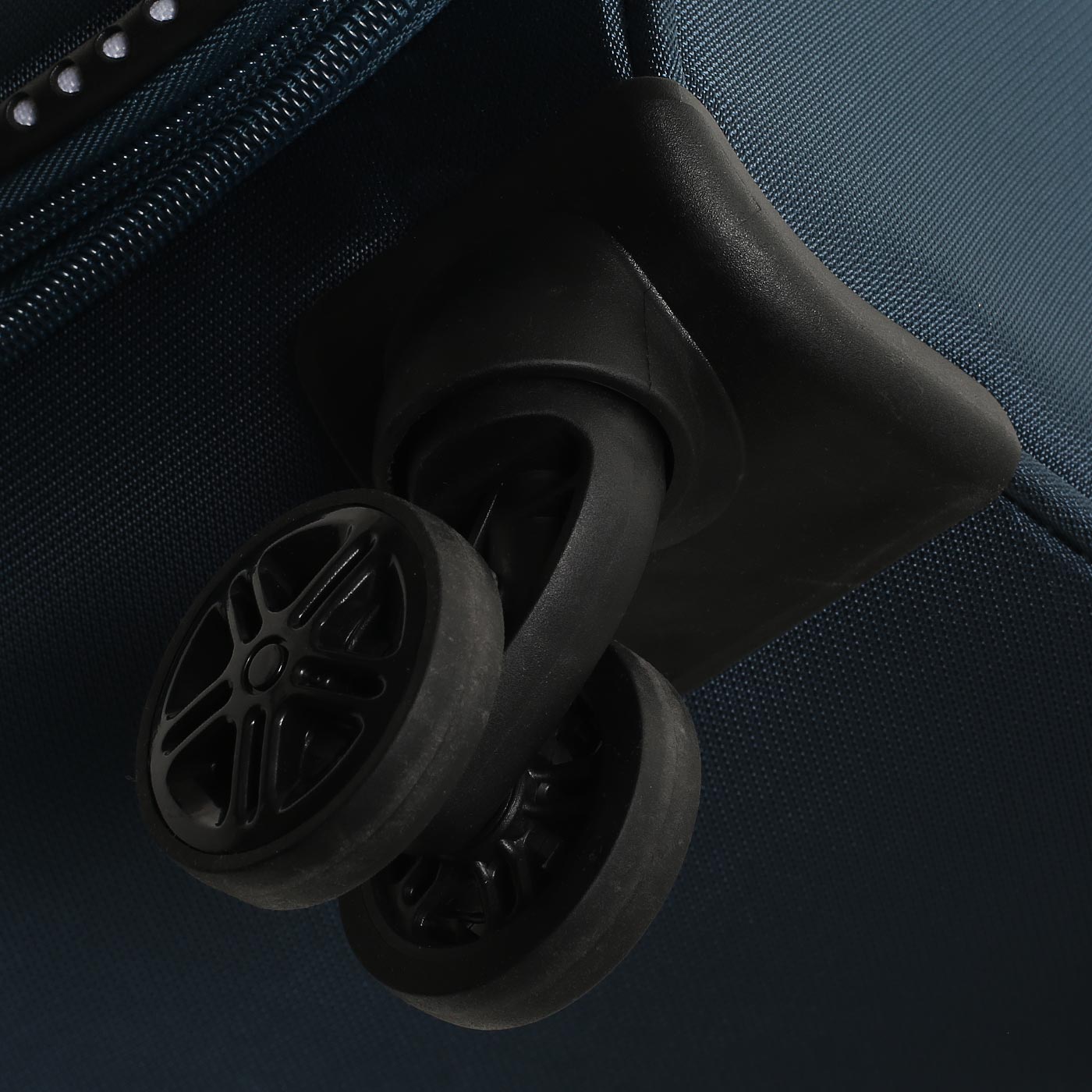 Чемодан средний M тканевый Torber Vivi