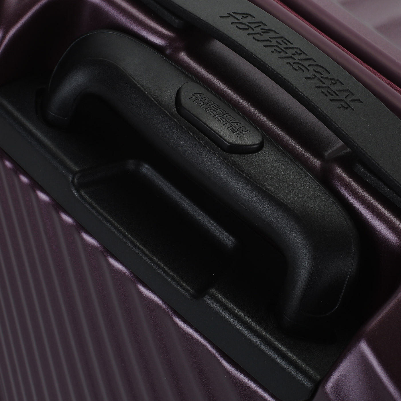 Чемодан для ручной клади из ABS-пластика с кодовым замком American Tourister Jetglam