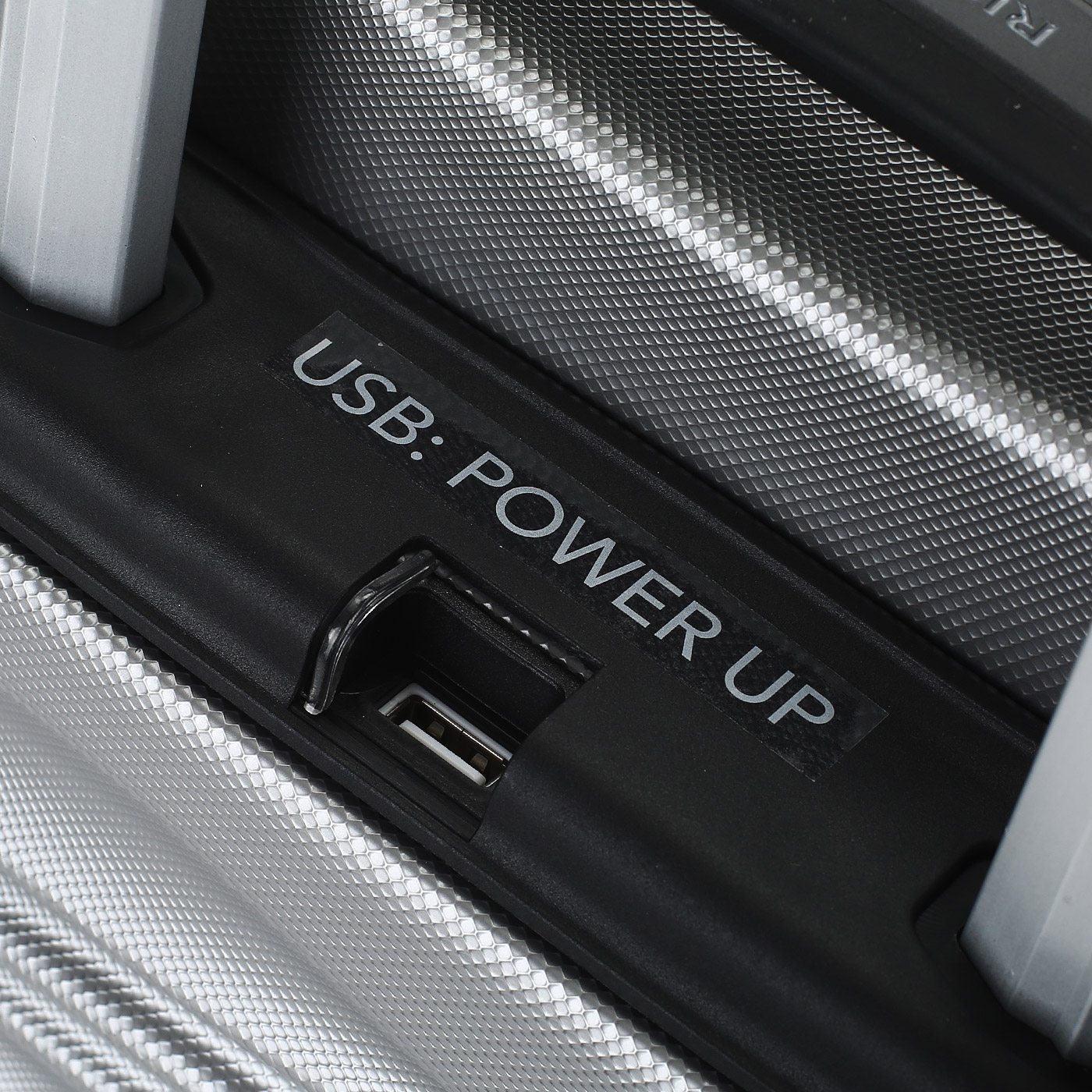 Чемодан маленький S из ABS-пластика с кодовым замком Ricardo Santa Cruz 7.0