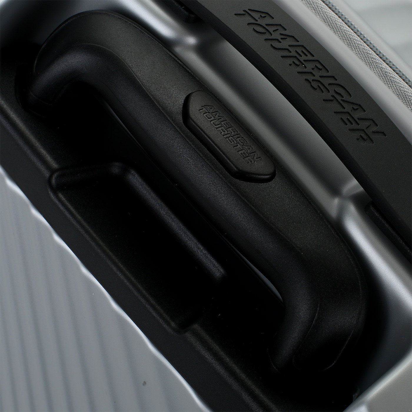 Чемодан для ручной клади из ABS-пластика с кодовым замком American Tourister Jetglam