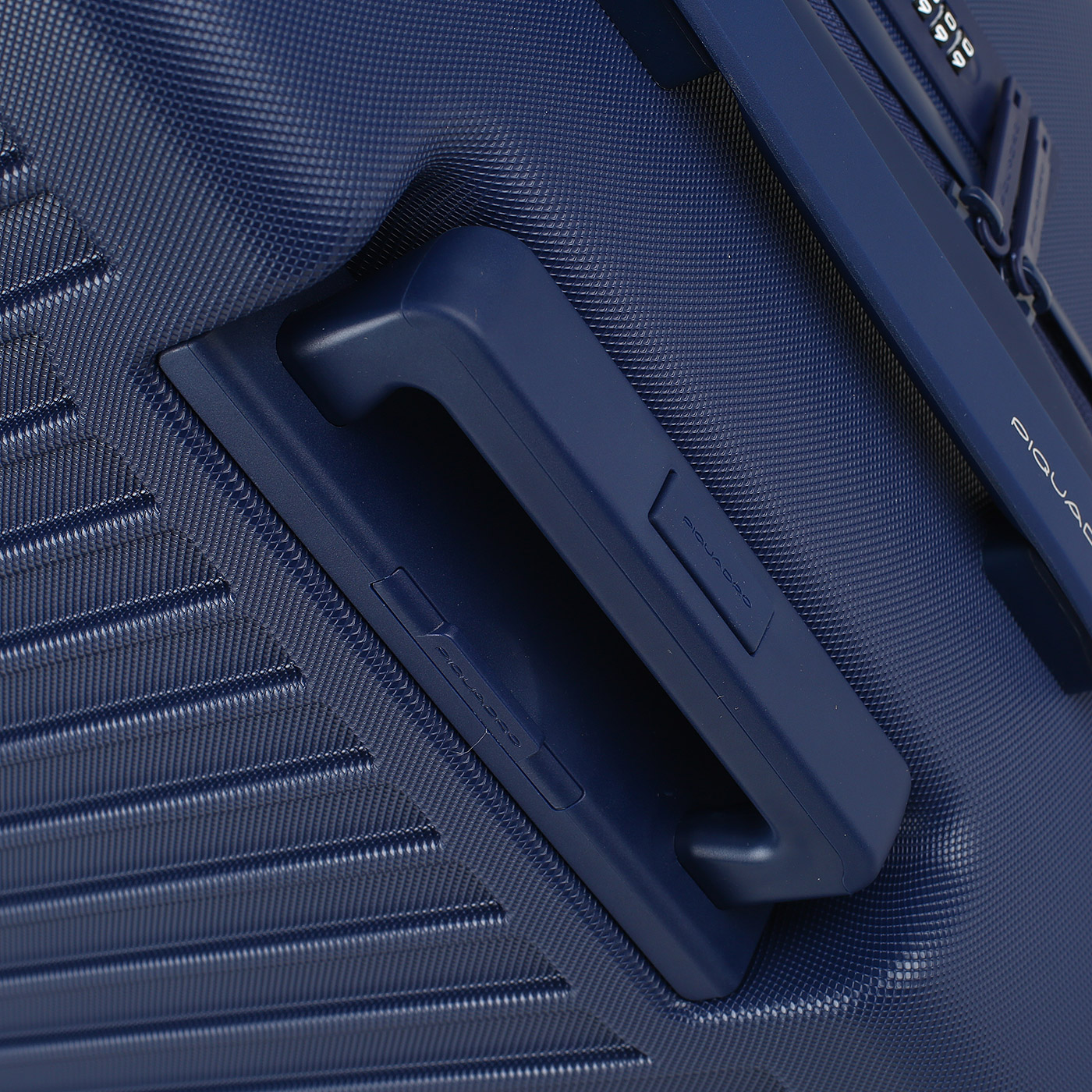 Чемодан средний M из поликарбоната с кодовым замком Piquadro Seeker