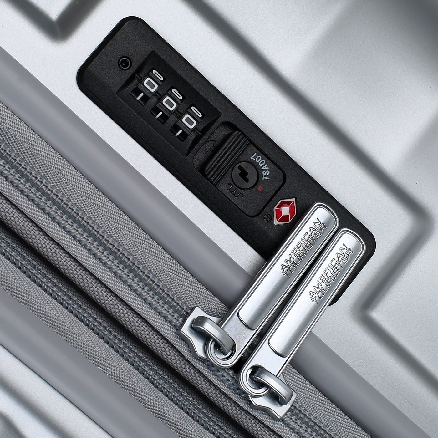 Чемодан большой L из ABS-пластика с кодовым замком American Tourister Jetglam