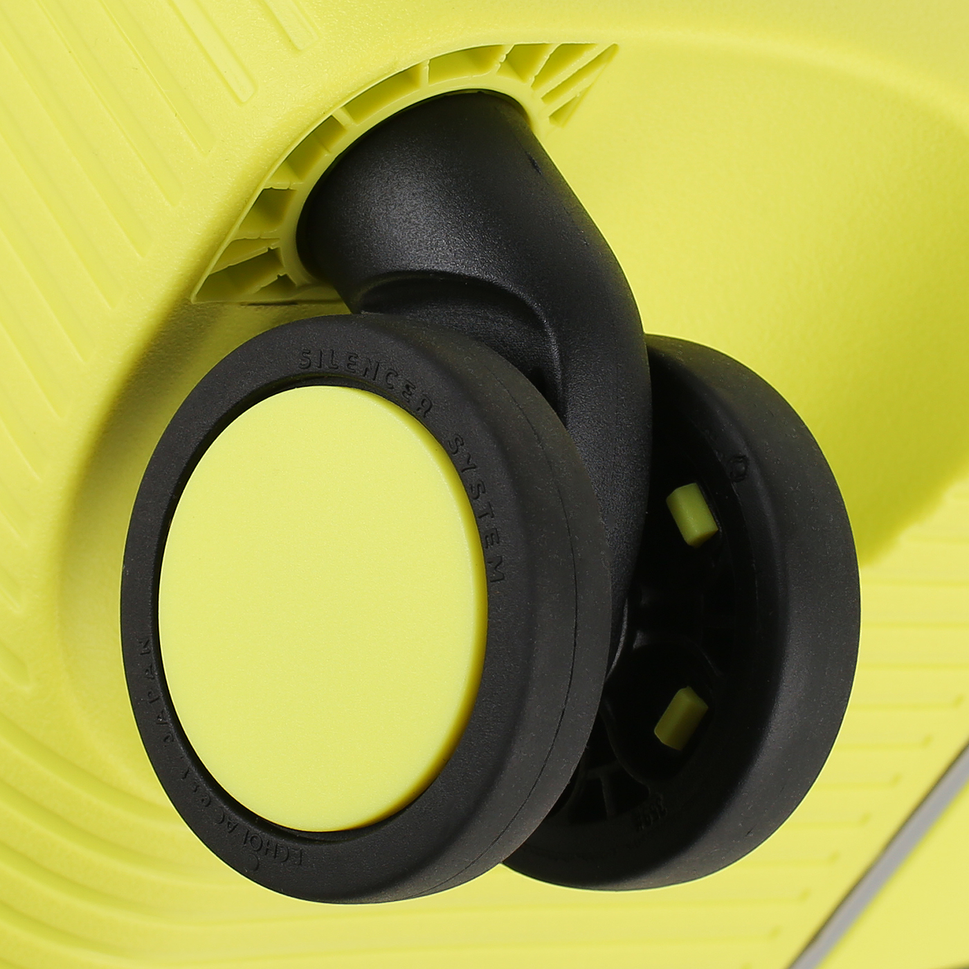 Чемодан средний M из полипропилена Echolac Fusion