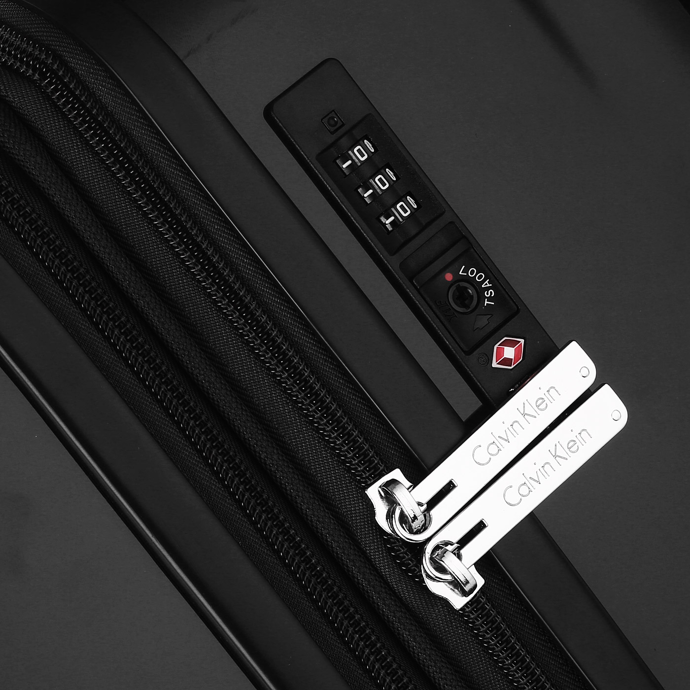 Чемодан большой L из ABS-пластика с кодовым замком Calvin Klein CK-630 Down To Fly