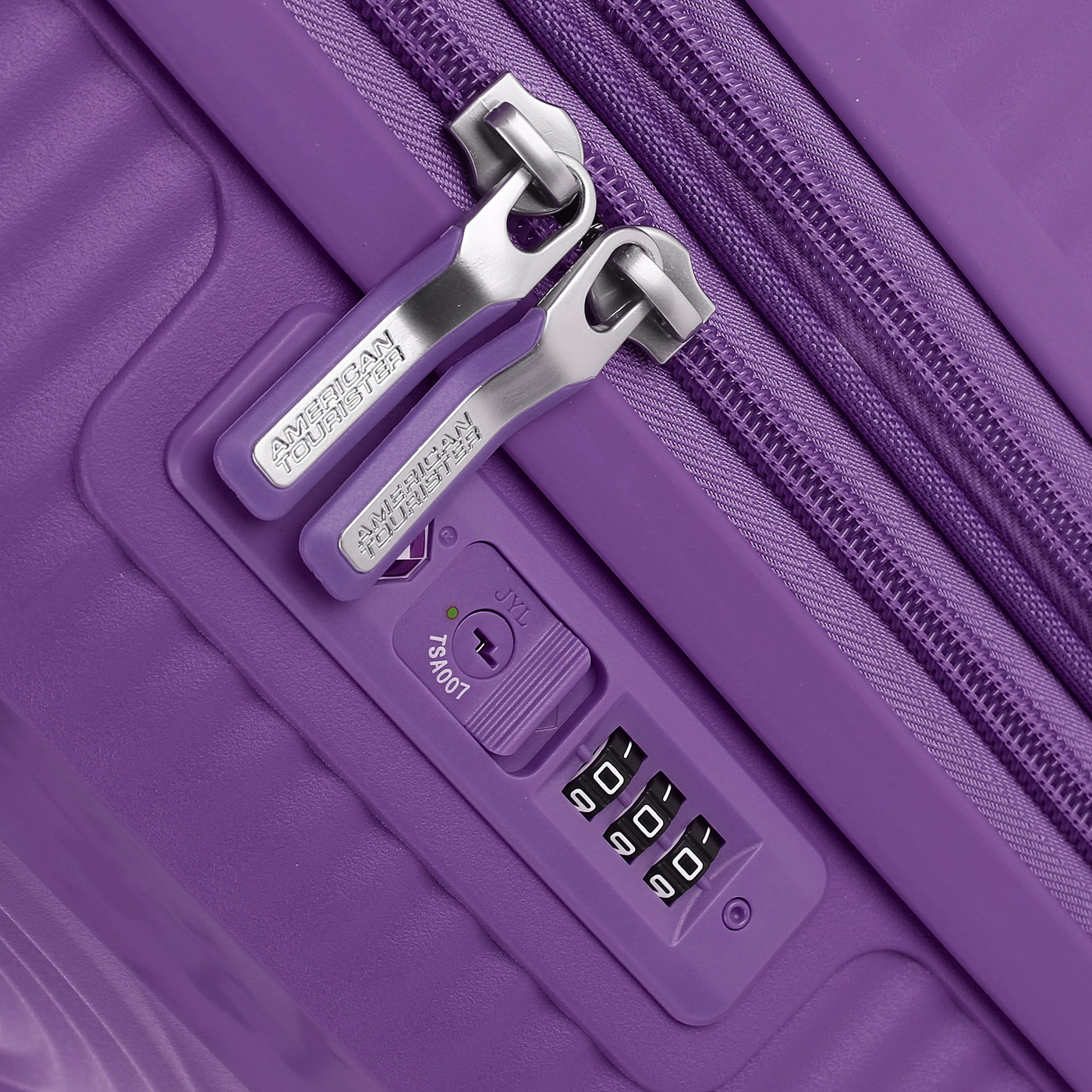 Чемодан для ручной клади из полипропилена с кодовым замком American Tourister Soundbox