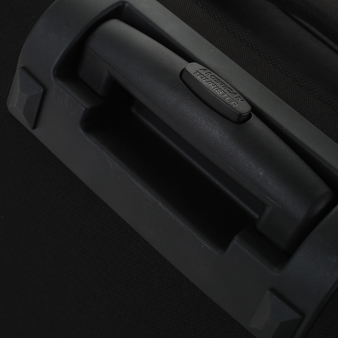 Чемодан для ручной клади тканевый с кодовым замком American Tourister Holiday Heat