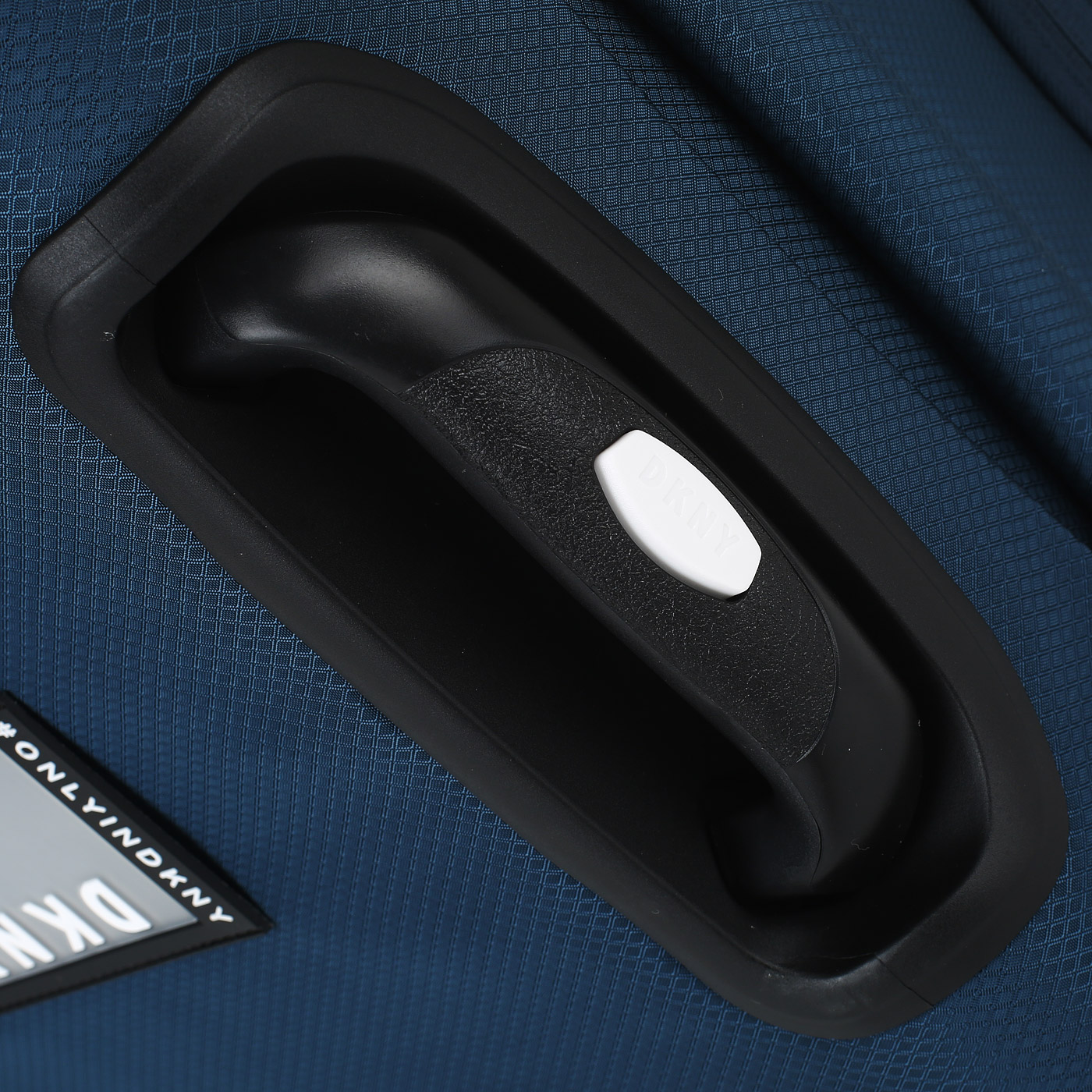 Чемодан средний M тканевый с кодовым замком DKNY DKNY-305 Globe Trotter