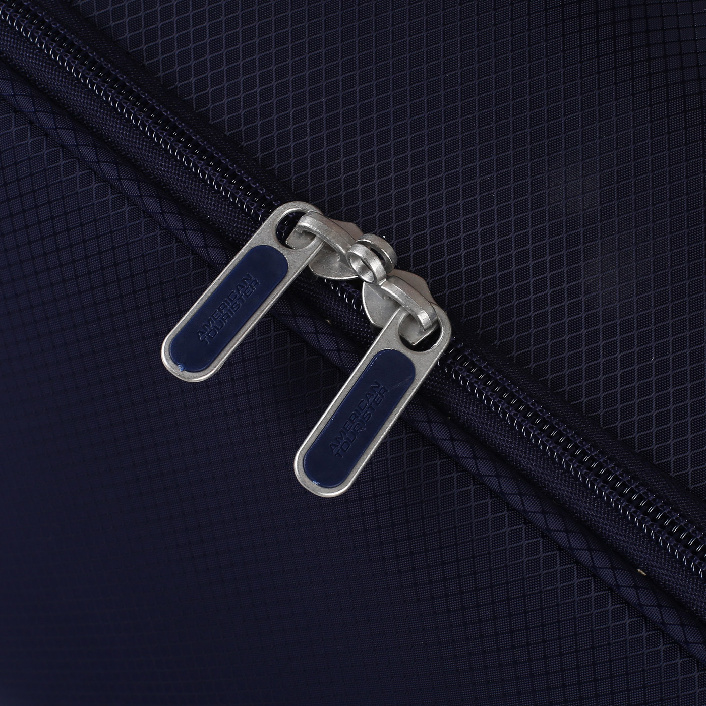 Чемодан большой L тканевый American Tourister Litewing