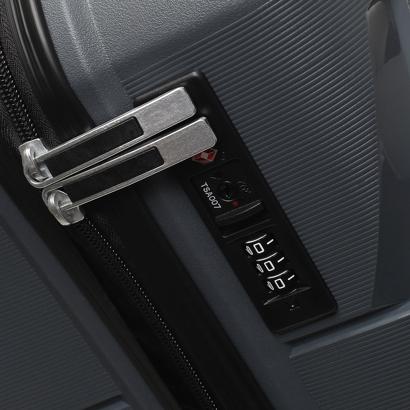 Чемодан средний M из полипропилена Sun Voyage Elite