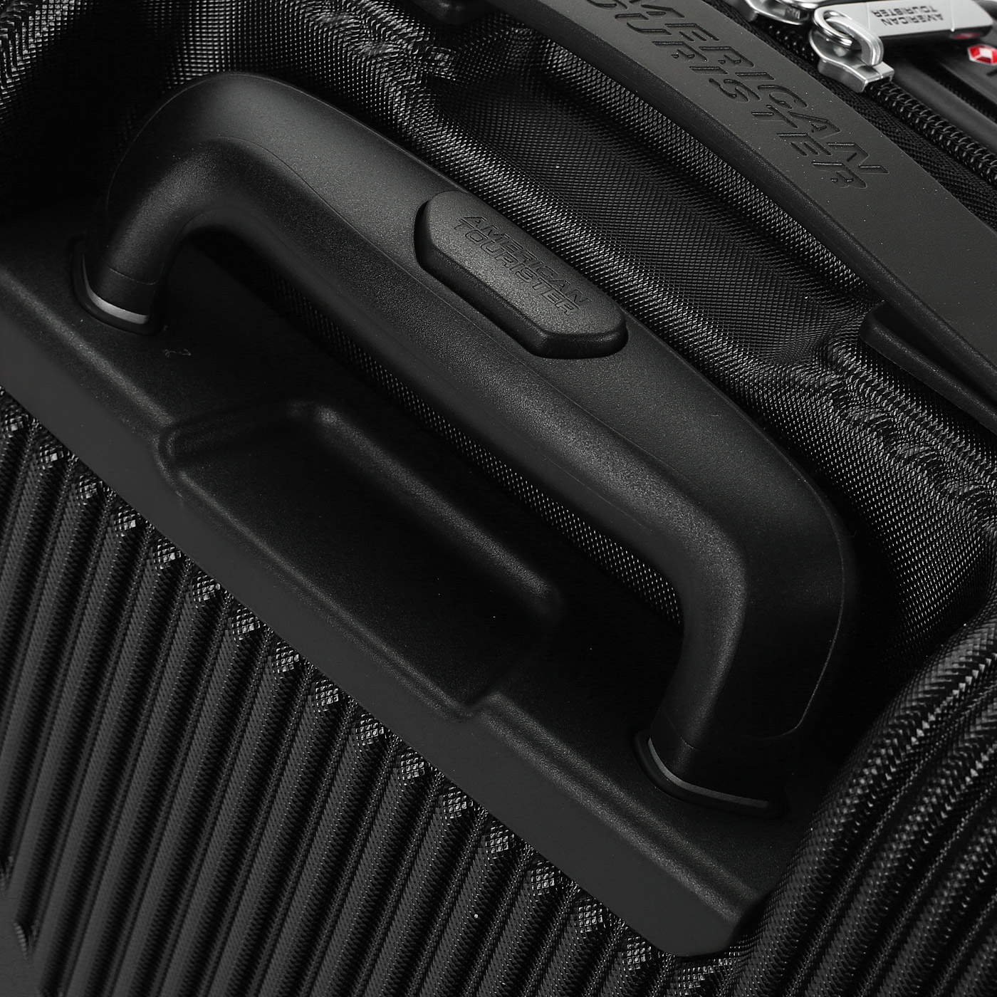 Чемодан для ручной клади из поликарбоната с кодовым замком American Tourister Modern Dream