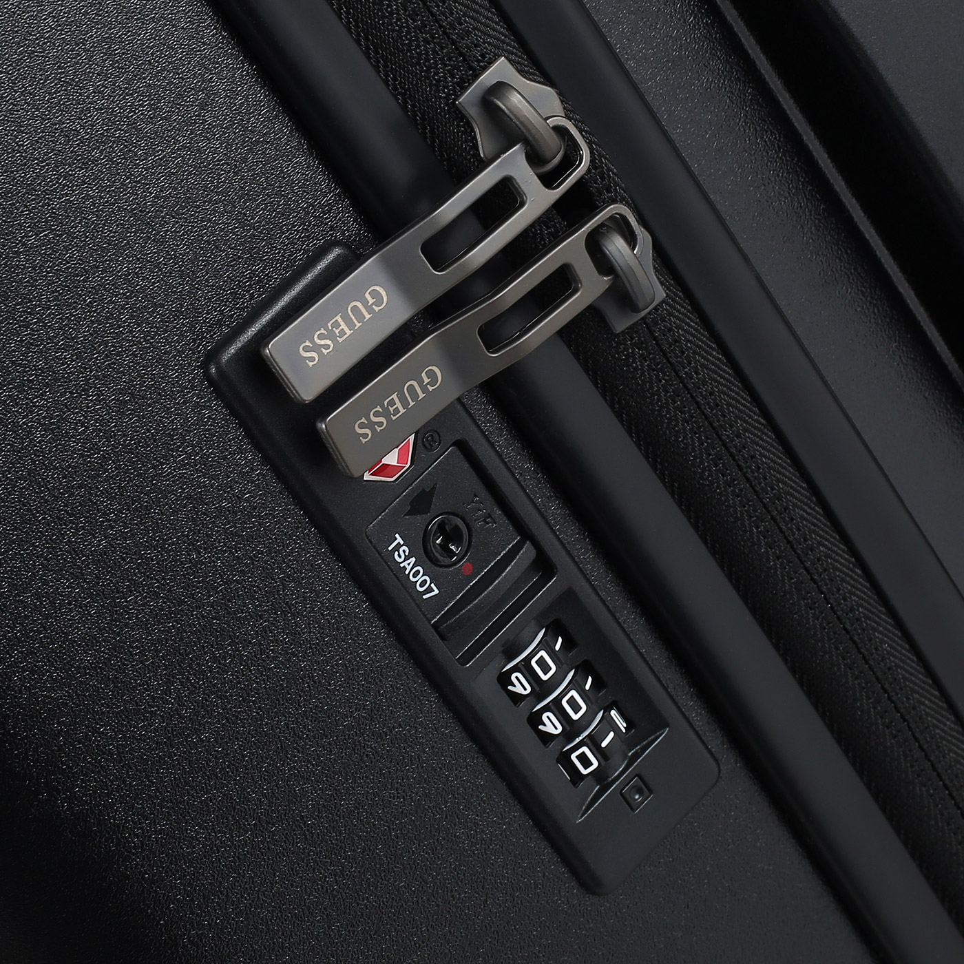 Чемодан средний M из полиурeтана Guess Verona