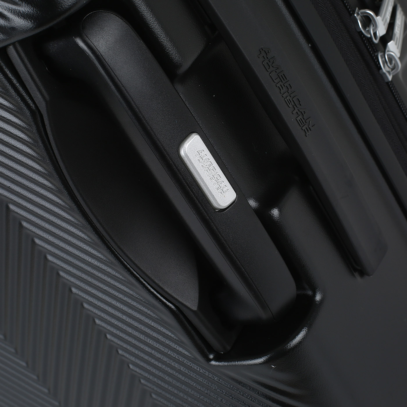 Чемодан большой L из поликарбоната с кодовым замком American Tourister Flylife