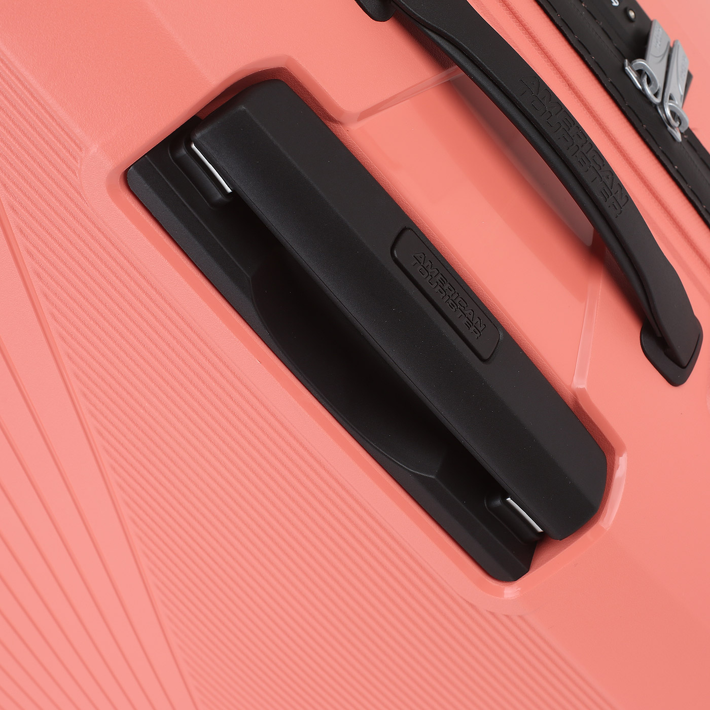 Чемодан большой L из полипропилена с кодовым замком American Tourister Airconic