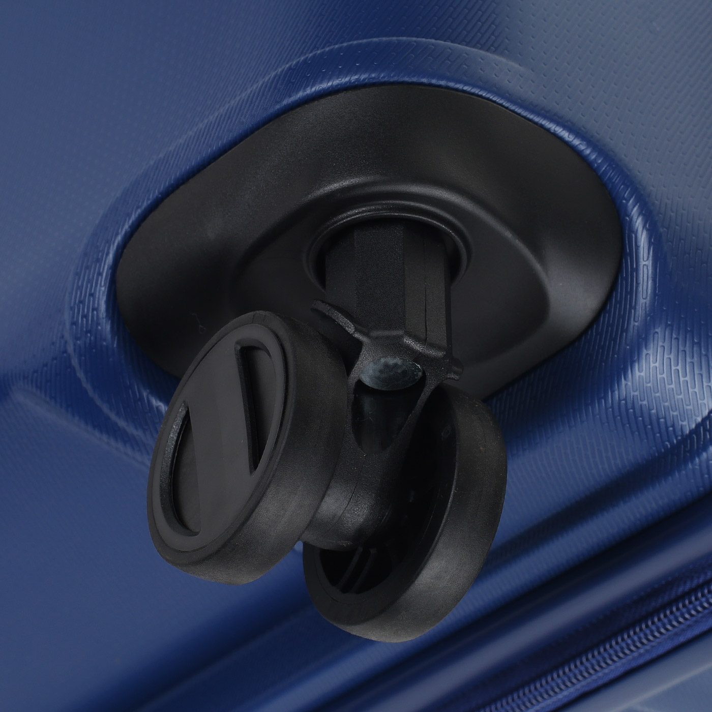 Чемодан средний M из полипропилена с кодовым замком Stevens Soho 2.0