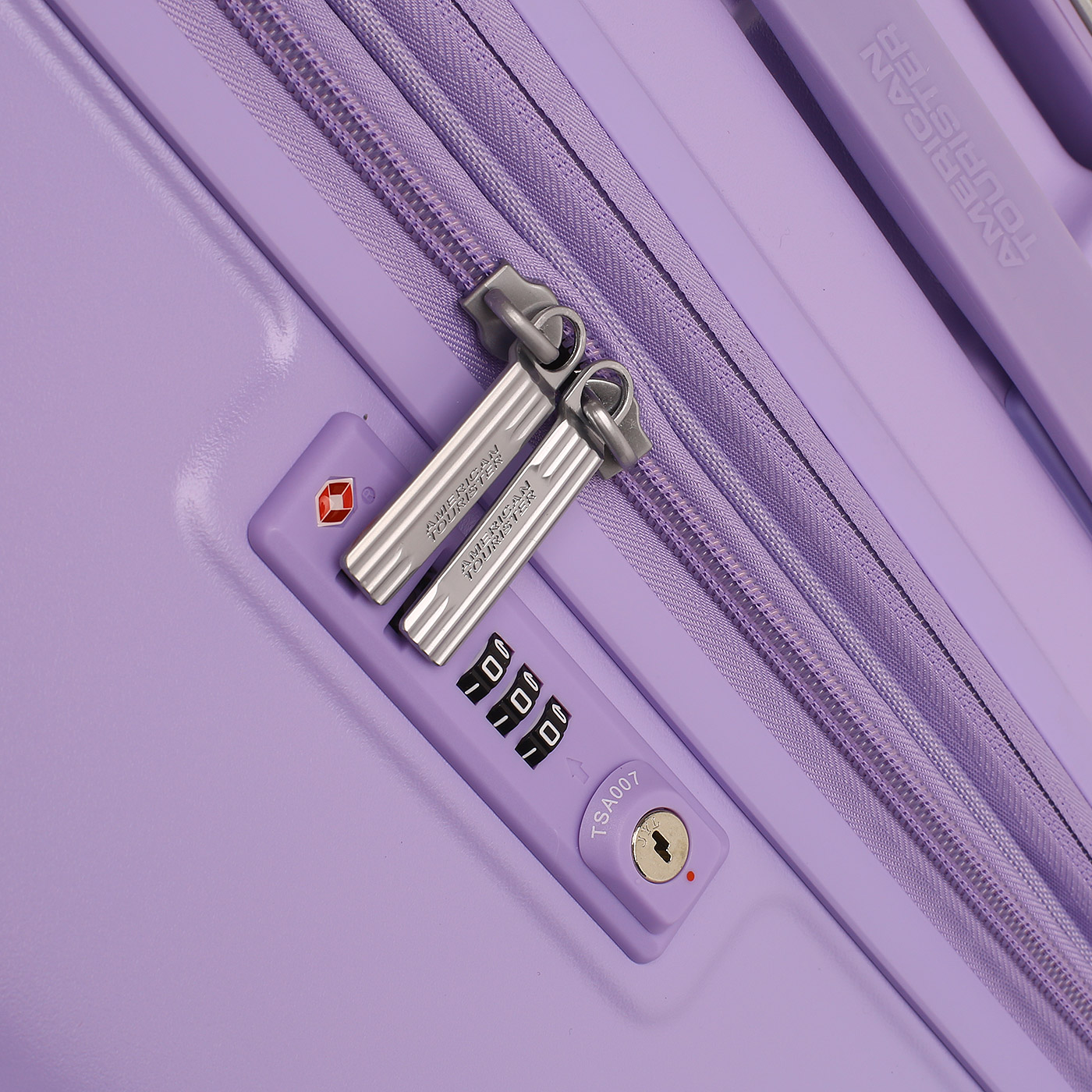 Чемодан большой L из поликарбоната с кодовым замком American Tourister Flylife