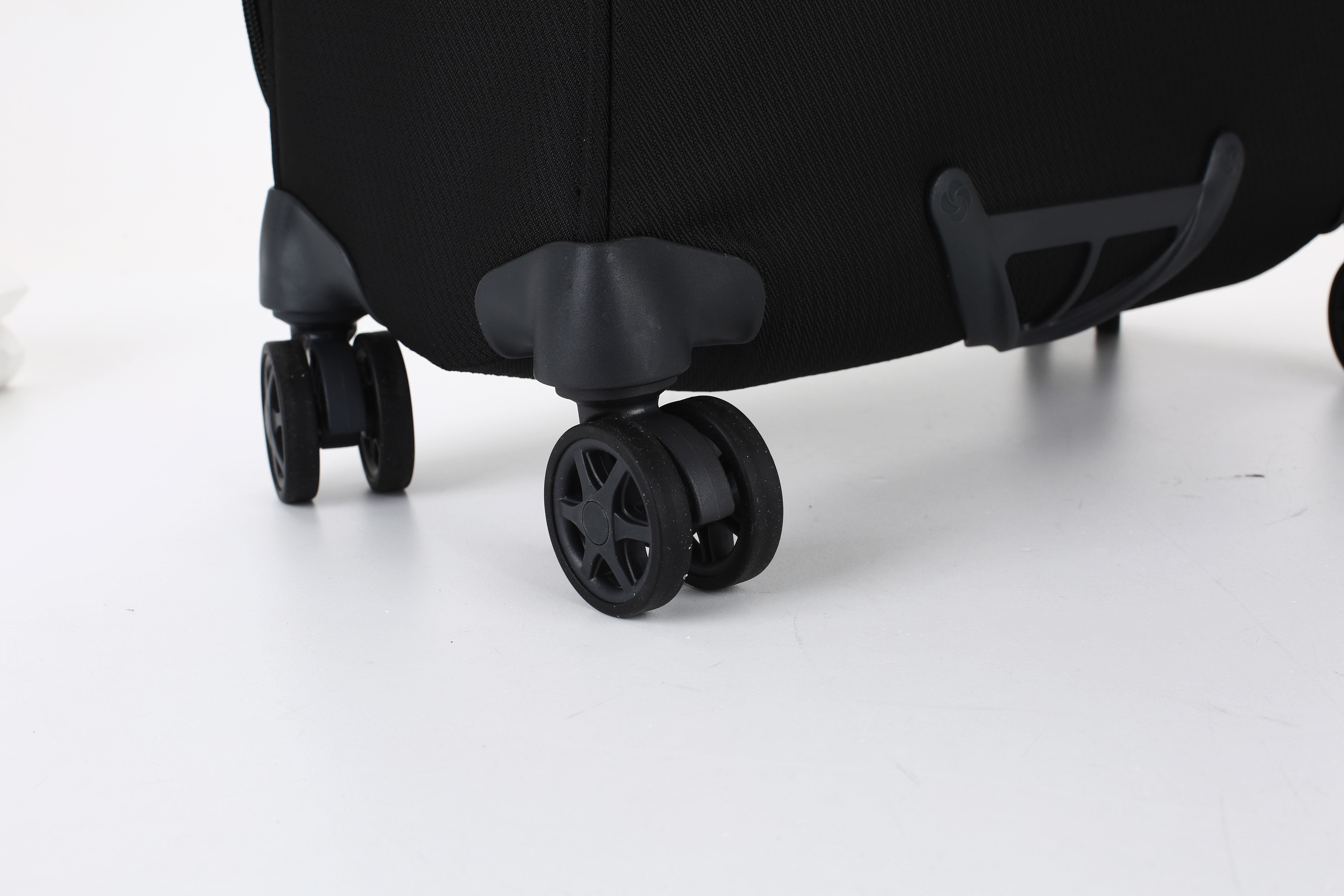 Чемодан для ручной клади тканевый с кодовым замком Samsonite Dynamore