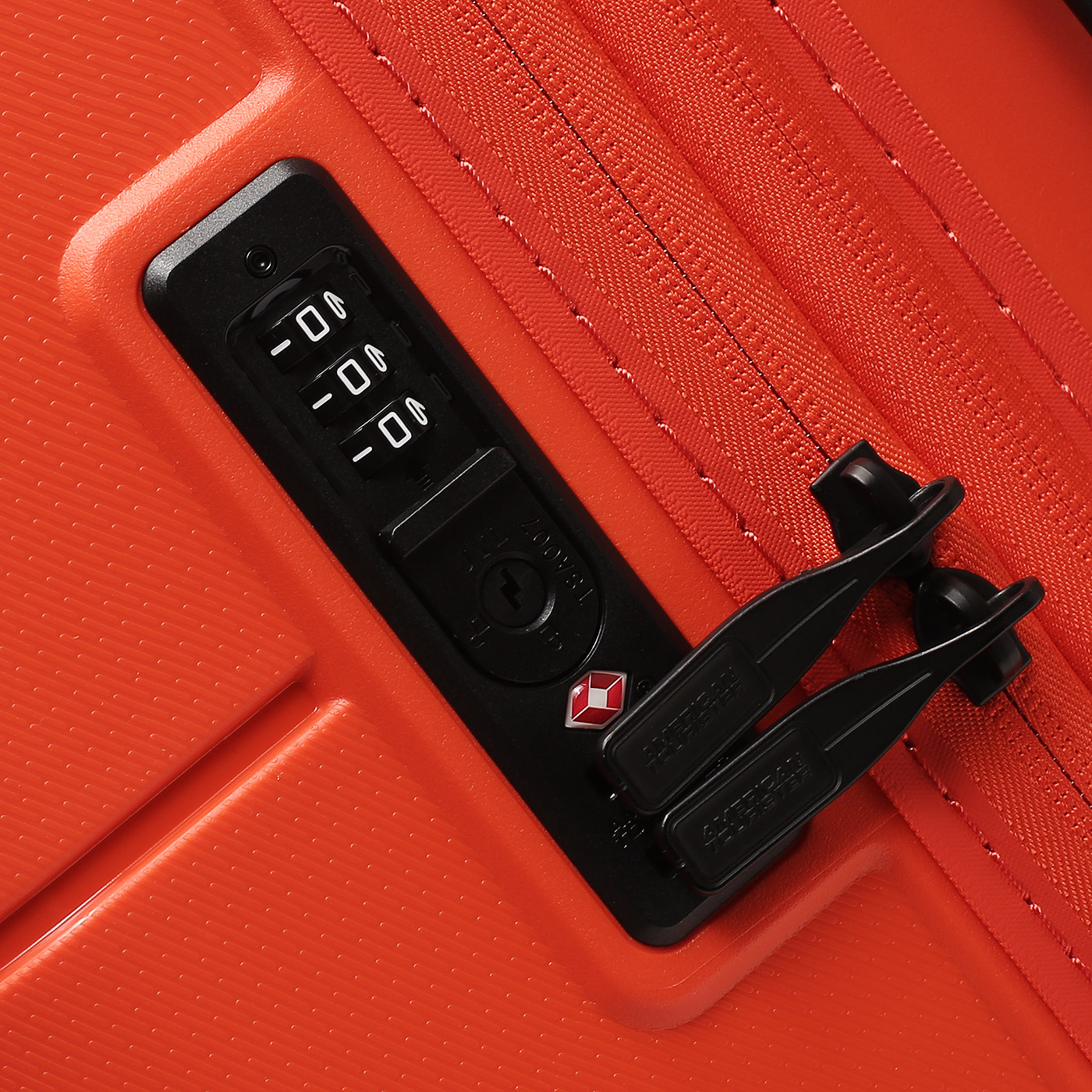 Чемодан средний M  American Tourister Dashpop