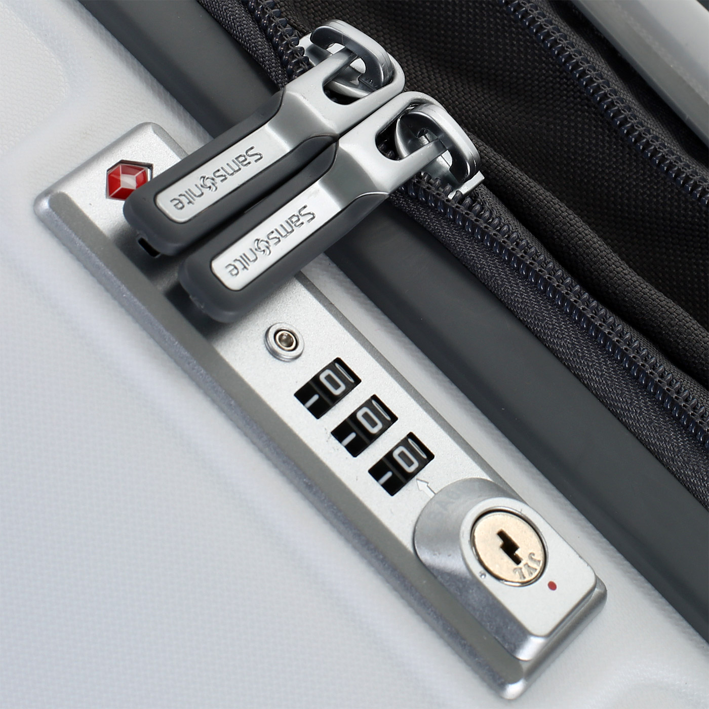 Чемодан для ручной клади из полипропилена с кодовым замком Samsonite Flux